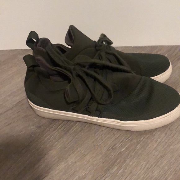 Green Steve Madden Lancer Sneaker, Size 7.5 - Picture 3 of 4